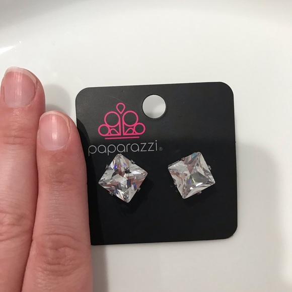5 For $20 🥳 Paparazzi Large Princess Earrings - Picture 2 of 3